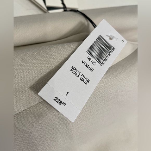 Babaton - Oversized Agency Blazer (Matte Pearl) - Picture 4 of 4